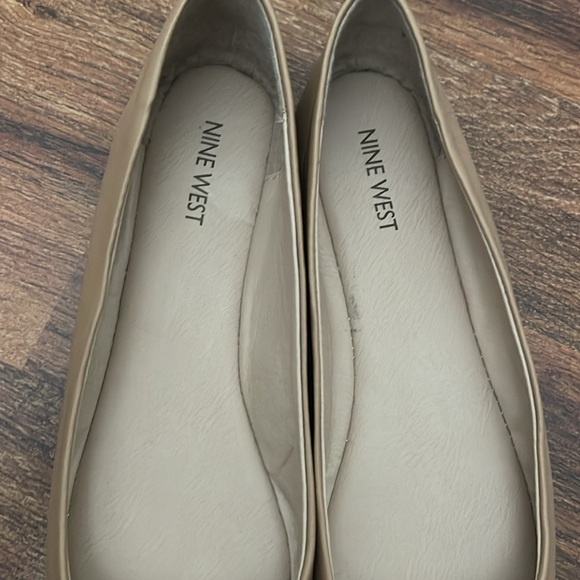 Nine West women’s Alena tan ballet flats. Slightly used. US size 10 - Picture 4 of 6